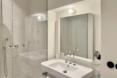 Ein Badezimmer in der Unterkunft Stunning Apartment in City Center