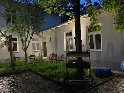 Ein Garten an der Unterkunft 1 Bedroom Garden Apartment near Schönbrunn