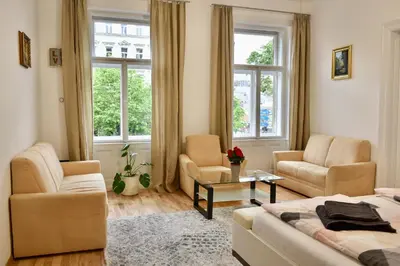 Ein Sitzbereich in der Unterkunft Be Inspired, Choose The Best!