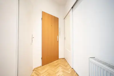 Grundriss der Unterkunft Comfortable, Balcony Apartment - Quick Access to Vienna's Old Centre