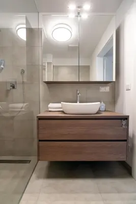 Ein Badezimmer in der Unterkunft Ruhig, hell und neu mit Garage