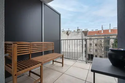 Ein Balkon oder eine Terrasse in der Unterkunft Ruhig, hell und neu mit Garage