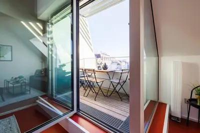 Ein Balkon oder eine Terrasse in der Unterkunft Julius 25 - Modern Comfort, 5 Mins to City Center