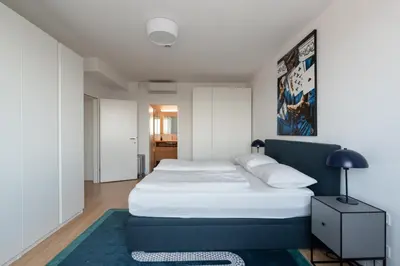 Ein Bett oder Betten in einem Zimmer der Unterkunft Luxus über den Wolken, 18. Stock mit Klimaanlage und Garage