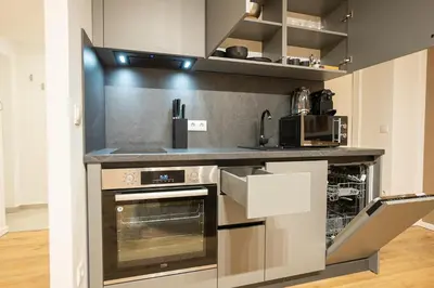 Küche/Küchenzeile in der Unterkunft 1BR apartment with a Queen-size bed and Terrace - Contactless 24h Check-In