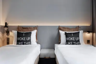 Ein Bett oder Betten in einem Zimmer der Unterkunft Moxy Vienna City East