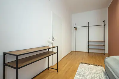 Ein Bett oder Betten in einem Zimmer der Unterkunft Stylish apartment with a king bed