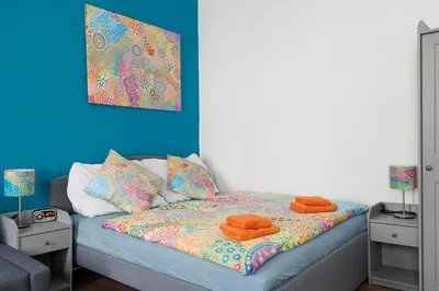 Ein Bett oder Betten in einem Zimmer der Unterkunft NEW ShalalaLiving Vienna Spacious Home for Family & Friends