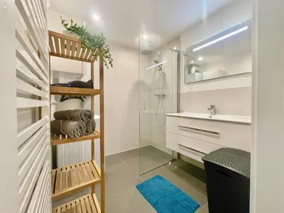 Ein Badezimmer in der Unterkunft 60 m2 Central Rooftop Apartment with AC