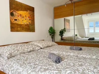 Ein Bett oder Betten in einem Zimmer der Unterkunft 60 m2 Central Rooftop Apartment with AC
