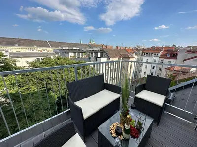 Ein Balkon oder eine Terrasse in der Unterkunft Contemporary Apartment with Stunning Views 20
