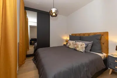 Ein Bett oder Betten in einem Zimmer der Unterkunft Flaka's Apartment