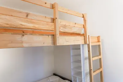 Ein Etagenbett oder Etagenbetten in einem Zimmer der Unterkunft Margarete Family Stay