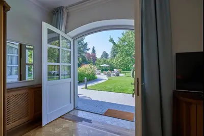 Ein Garten an der Unterkunft Exclusive Entry: Cozy Guestroom