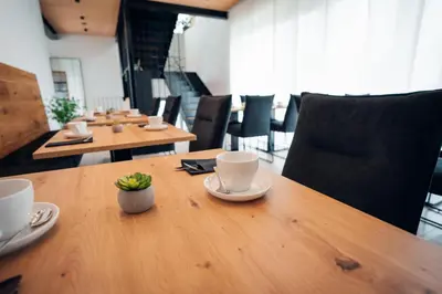 Ein Sitzbereich in der Unterkunft Pur-INN das Gästehaus