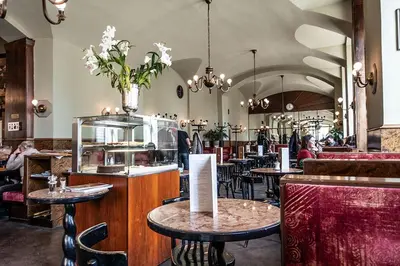 Ein Restaurant oder anderes Speiselokal in der Unterkunft aeki CITY