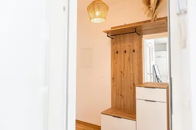 Küche/Küchenzeile in der Unterkunft Chic 1BR and 1LR with Kingbed, 9 min to City Center via Metro