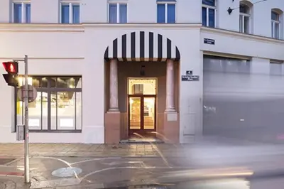 Eine Fassade oder ein Eingang zu Julius 26 - Duplex Apartment, Modern Charm in Vienna