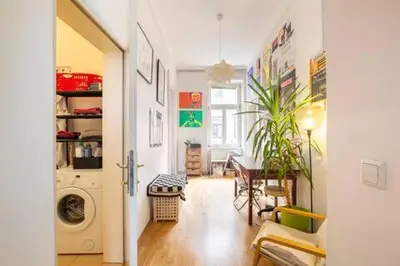 Ein Sitzbereich in der Unterkunft FRO-MEDIA - Streetside Room 2 - Community Space