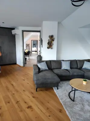 Ein Sitzbereich in der Unterkunft Luxuriöses Penthouse mit Blick auf die UNO-City und dem Kaiserwasser. 3Schlafzimmer, 2 Bäder, privat Lift ins Apartment