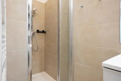 Ein Badezimmer in der Unterkunft Contemporary 1-Bed Apartment with Balcony in the Heart of Vienna