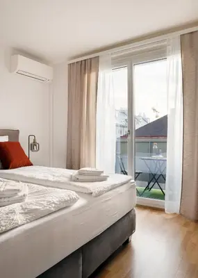 Ein Bett oder Betten in einem Zimmer der Unterkunft NEU! Apartment mit Klimaanlage, nahe Hauptbahnhof