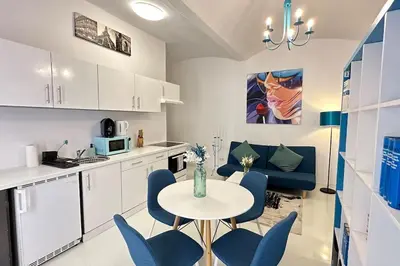 Küche/Küchenzeile in der Unterkunft C’est la vie à Paris Apartment