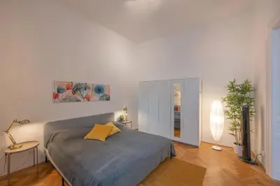 Ein Bett oder Betten in einem Zimmer der Unterkunft Cosy City Center Apartment