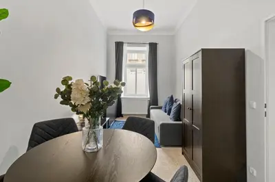 Ein Sitzbereich in der Unterkunft Stylish Apartment, 4 min to U3 Zipperer Straße