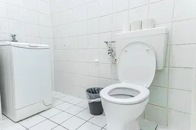 Ein Badezimmer in der Unterkunft Comfortable 2BR Apt for 5, Near Wiener Stadthalle