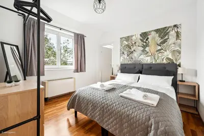 Ein Bett oder Betten in einem Zimmer der Unterkunft Bernhards Penthouse Stadthalle - Klima & Terrasse