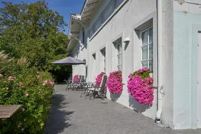 Ein Garten an der Unterkunft Small but Charming-Yellow Appartement