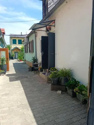 Das Gebäude in dem sich die Ferienwohnung befindet
