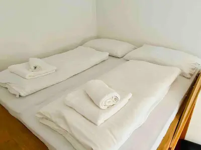 Ein Bett oder Betten in einem Zimmer der Unterkunft Retro chic - charming apartment near Augarten