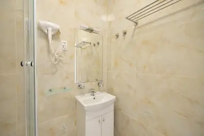 Ein Badezimmer in der Unterkunft DATRI Petite Suite 10