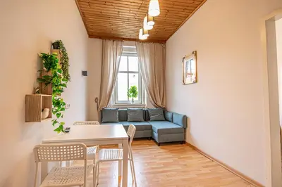 Ein Sitzbereich in der Unterkunft Cozy 1BR & Living Room Near Wiener Stadthalle