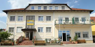 Das Gebäude in dem sich die Pension befindet