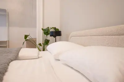 Ein Bett oder Betten in einem Zimmer der Unterkunft Spacious 110м2 flat in the city center