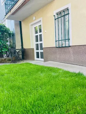 Ein Garten an der Unterkunft Hagenauer House