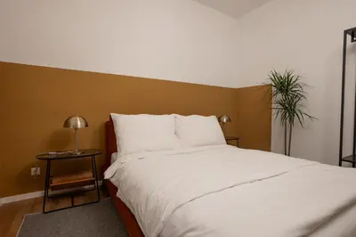 Ein Bett oder Betten in einem Zimmer der Unterkunft Stylish central 1-bedroom apartment with a terrace