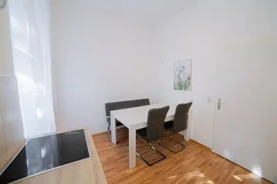 Grundriss der Unterkunft Modern Apartment near City Center 1BR