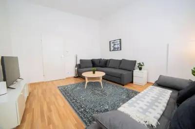 Ein Sitzbereich in der Unterkunft Modern Apartment near City Center 1BR