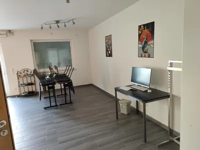 TV/Unterhaltungsangebot in der Unterkunft Erdgeschoss Wohnung nahe Flughafen