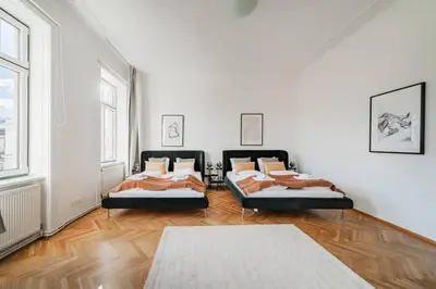 Ein Bett oder Betten in einem Zimmer der Unterkunft City Chic #11