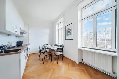 Küche/Küchenzeile in der Unterkunft City Chic #11