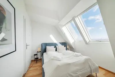 Ein Bett oder Betten in einem Zimmer der Unterkunft City Chic #20
