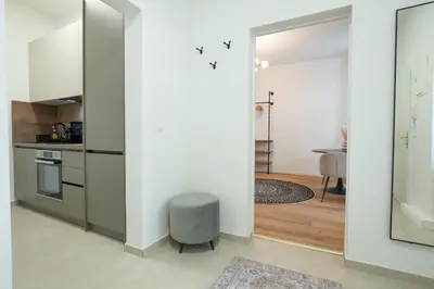 Küche/Küchenzeile in der Unterkunft Modern apartment with a balcony near Belvedere