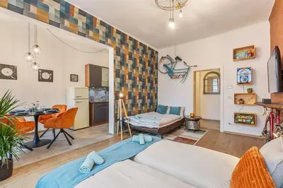 Ein Bett oder Betten in einem Zimmer der Unterkunft Einzigartiges Upcycling DREAM Apt.