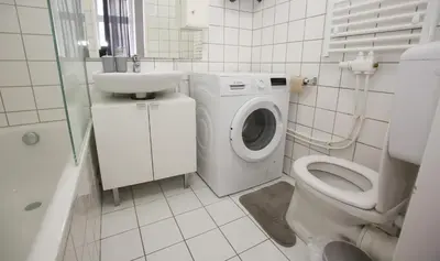 Ein Badezimmer in der Unterkunft Downtown Bliss Modern Retreat with FREE parking and FAST Internet 600 MBits