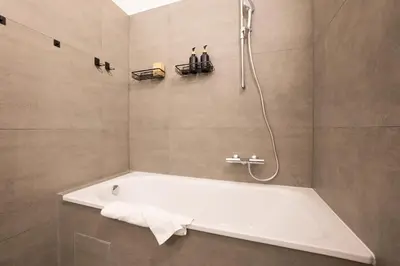 Grundriss der Unterkunft Chic 94m2 apartment with a king-size bed